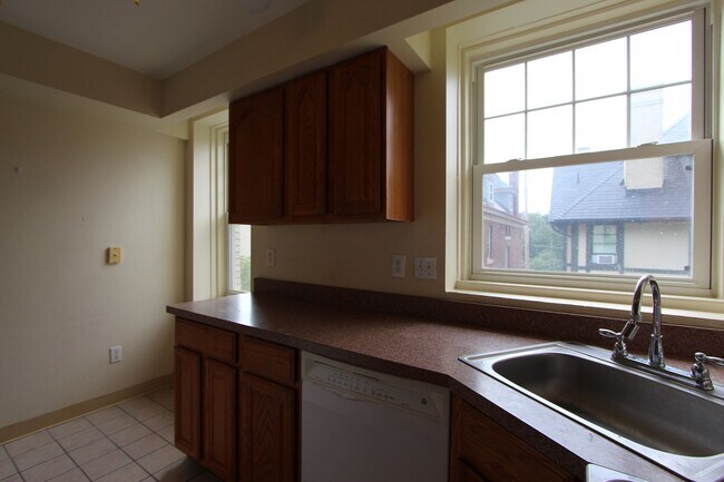 Photo - St. James Unidad 526