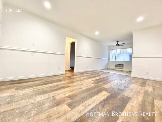 Photo - 10839 Morrison St Unidad 3