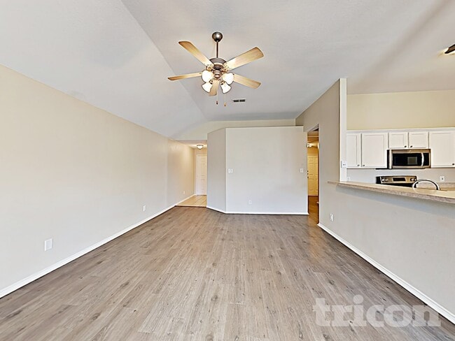 Photo - 1584 Sandhurst Dr