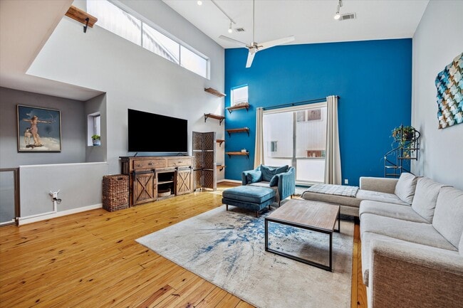 Photo - 815 Robin St