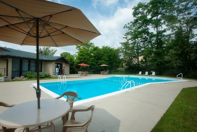 Pool - Colony West Apartments