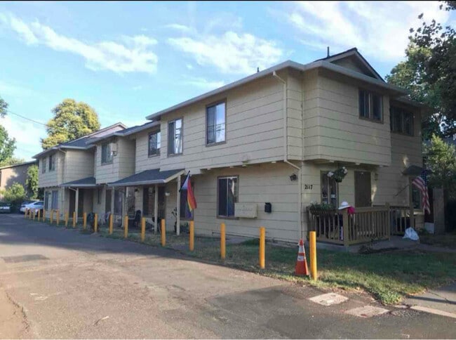 Building Photo - 2117 9th St Rental
