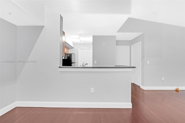 Photo - 2586 Centergate Dr Unidad 303