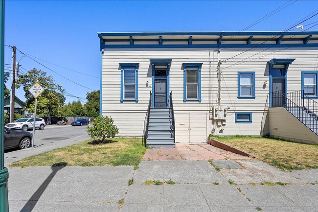 Building Photo - 308-1820 Spruce St Unit 1820 3rd St. Rental