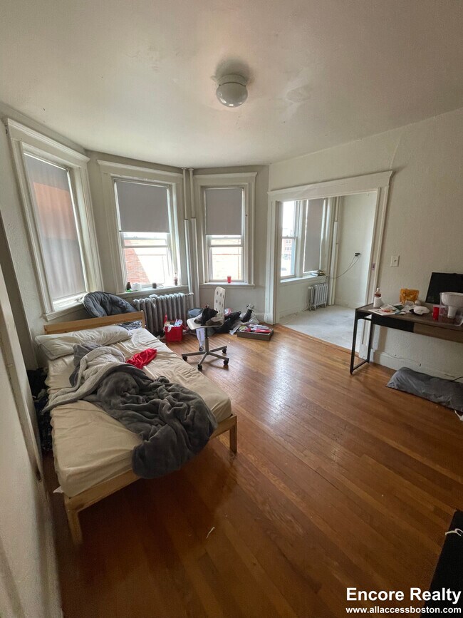 Photo - 1161 Boylston St