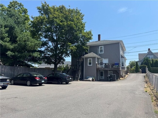 1383 Main St