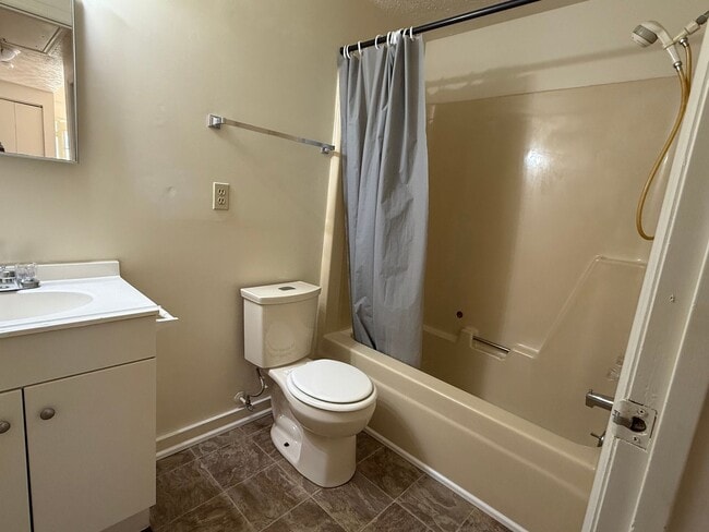 Photo - 440 Wakeman Ct NE