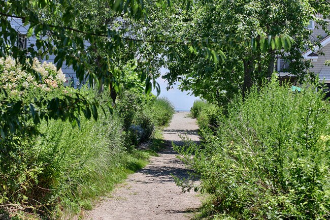 Photo - 560 Fairfield Beach Rd