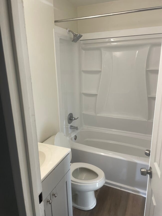 Building Photo - 8G Ethan Allen Ct Unit Ridge NY Rental
