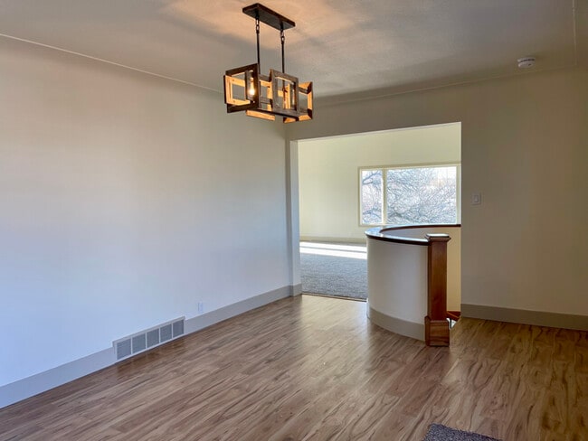 Photo - 592 Locust St S