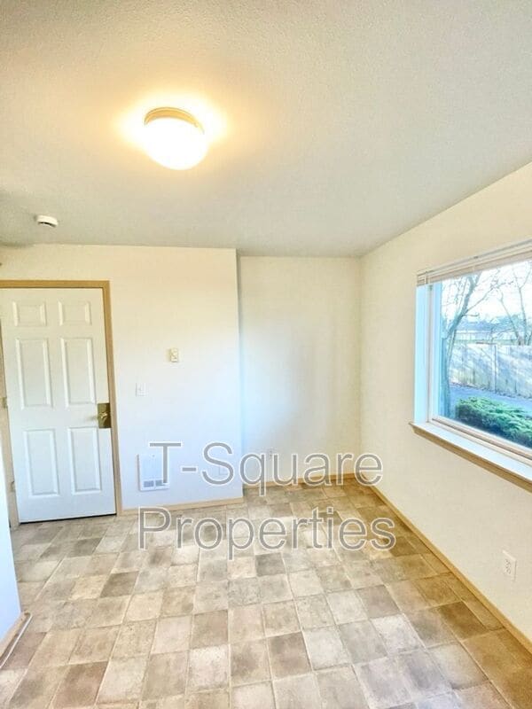 Photo - 717 Cedar Ave