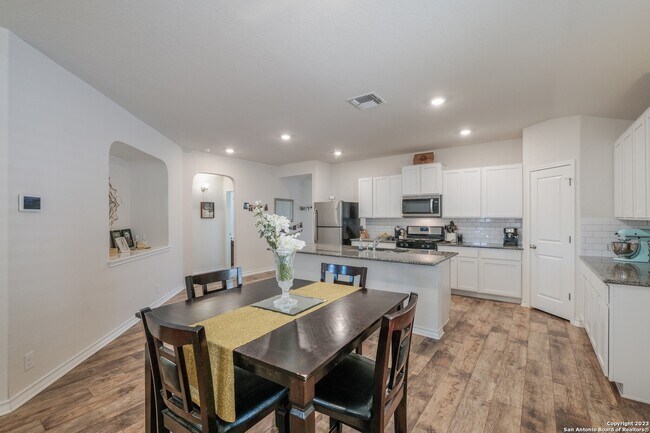 Photo - 13129 Needle Grass