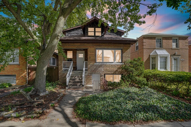 Building Photo - 2541 N 76th Ave