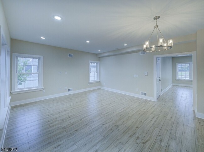 Photo - 8 Travers Ave