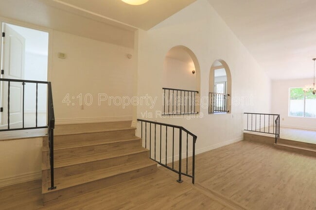 Photo - 951 E Leeward Ln