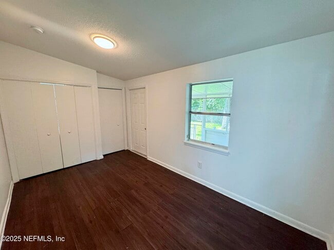 Photo - 1276 Menna St