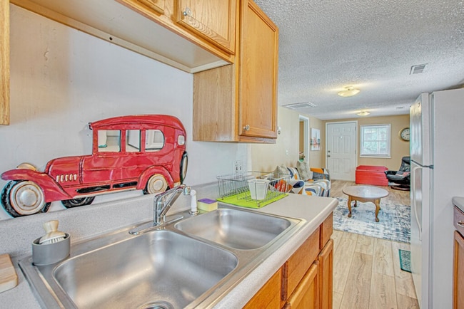 Photo - 2063 Arbutus Ave