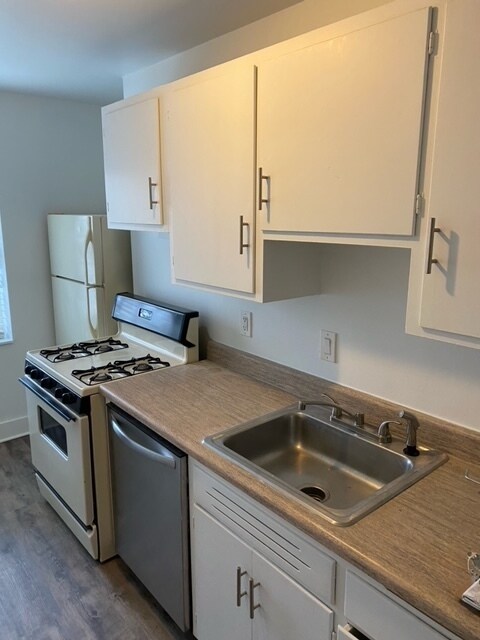 Building Photo - 1211 W 45th St Unit 3E