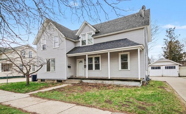 Building Photo - 322 College Ave Unit Duplex side 1