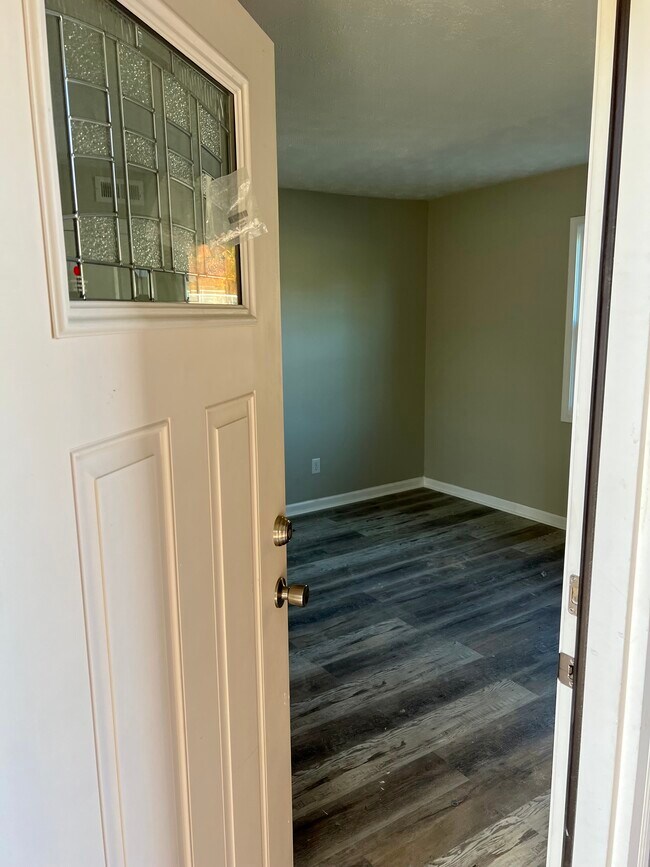 Building Photo - 3 Rivers Apartments Unit F