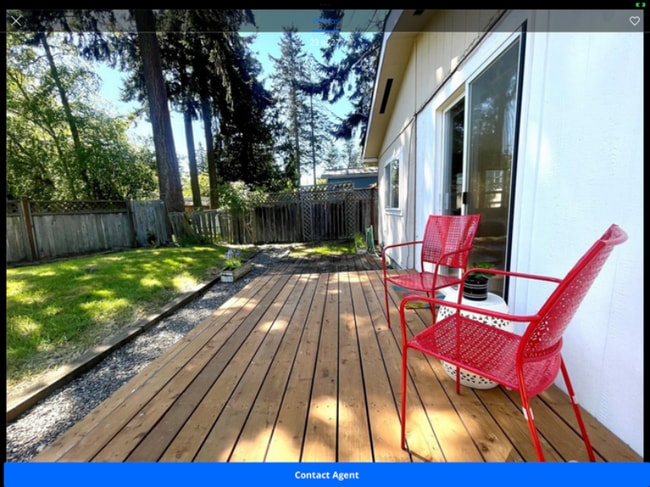 Photo - 2061 Victoria