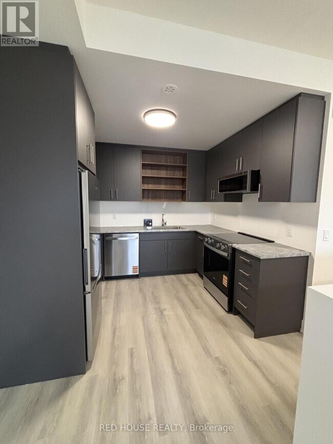 Photo - 102 Everett Cmn