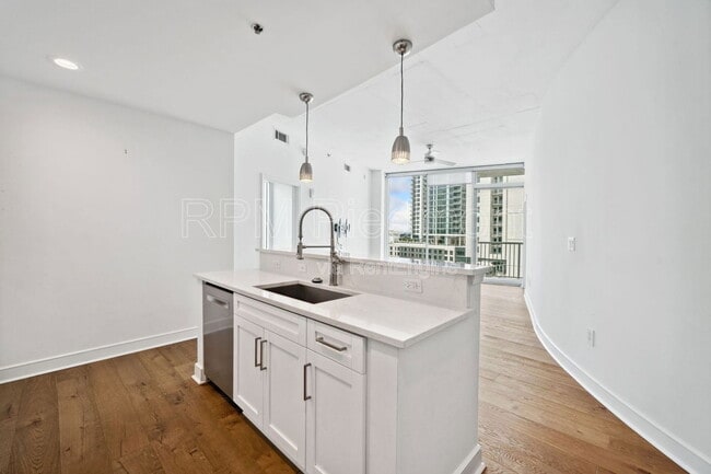 Photo - 44 Peachtree Pl NW Unit 1324