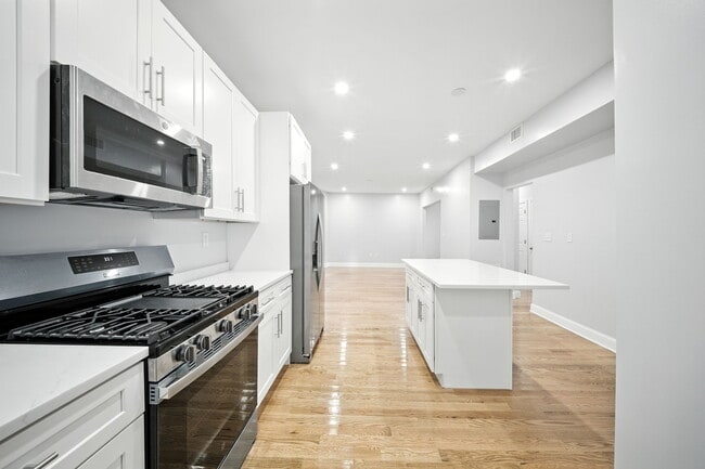 Building Photo - 155 Wellington Hill St Rental