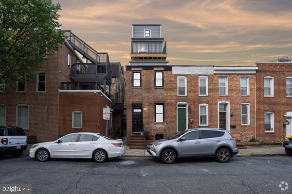 Building Photo - 3 W Clement St Rental