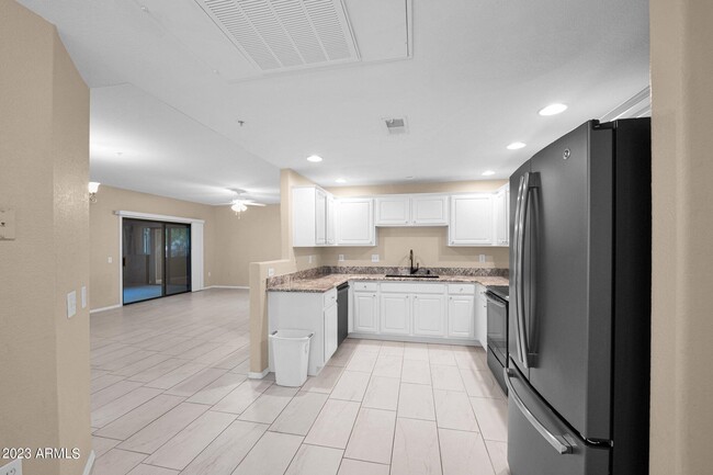 Photo - 9555 E Raintree Dr Unidad 1053