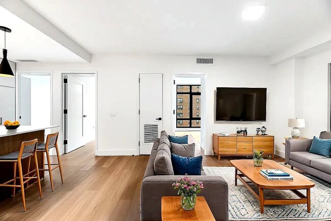 Building Photo - 63 Pitt St