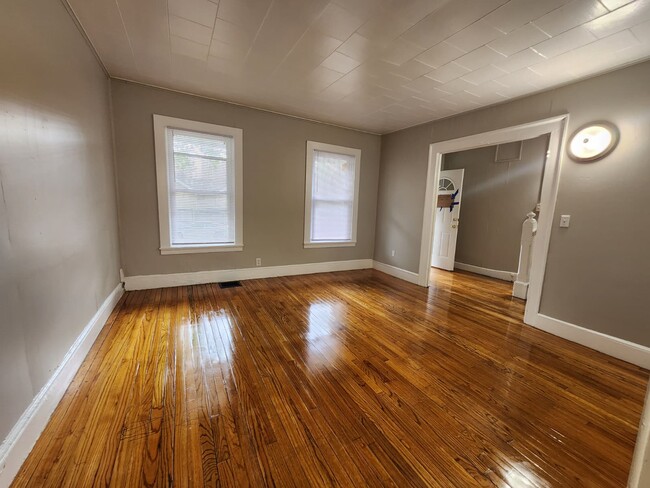 Photo - 202 Hallock Ave