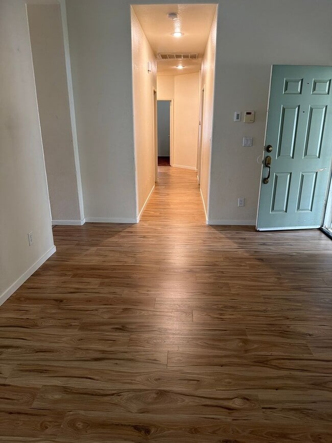 Photo - 473 Cabernet St