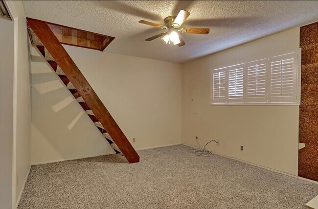 Photo - 6300 Jo Ann Pl NE