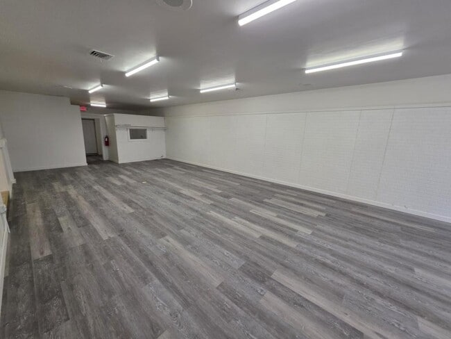 Photo - 122 S Water St