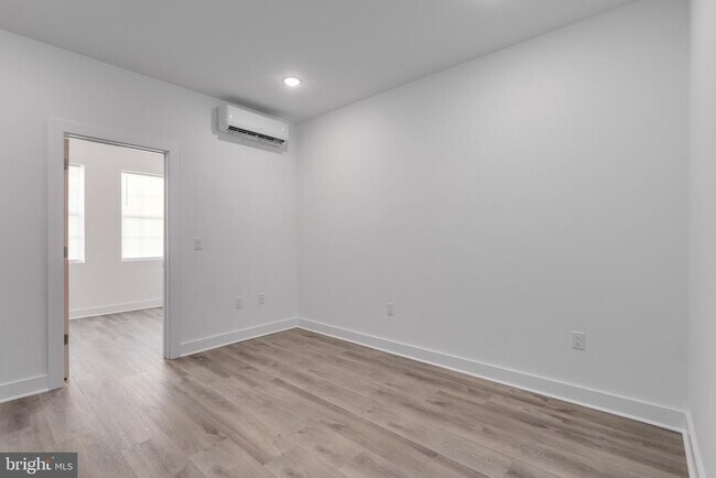 Photo - 715 W Cumberland St