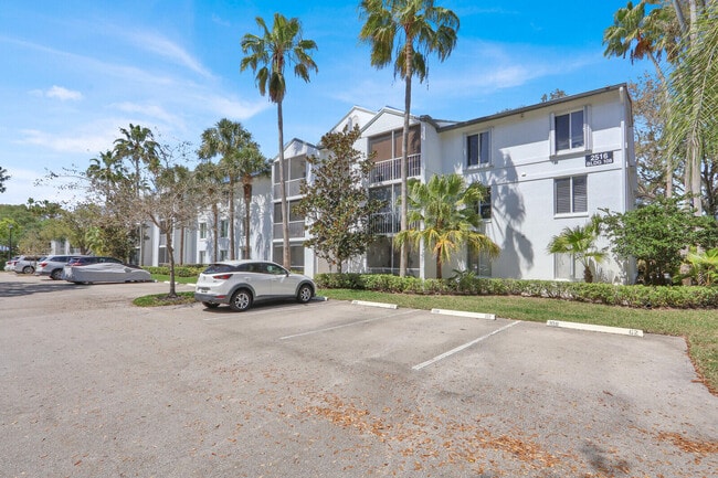 Building Photo - 2516 SE Anchorage Cove Unit 108 - G2