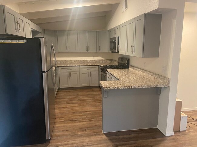 Photo - 421- 425 N Olsen