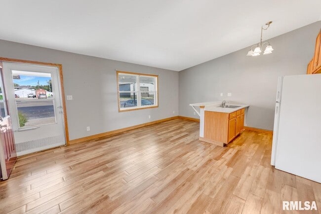 Photo - 103 E 2nd St