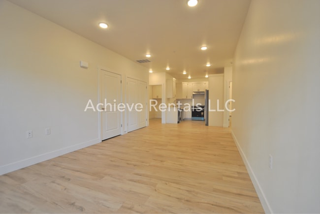 Photo - 1593 110 Unit #104