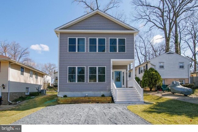 Building Photo - 1247 Shore Dr