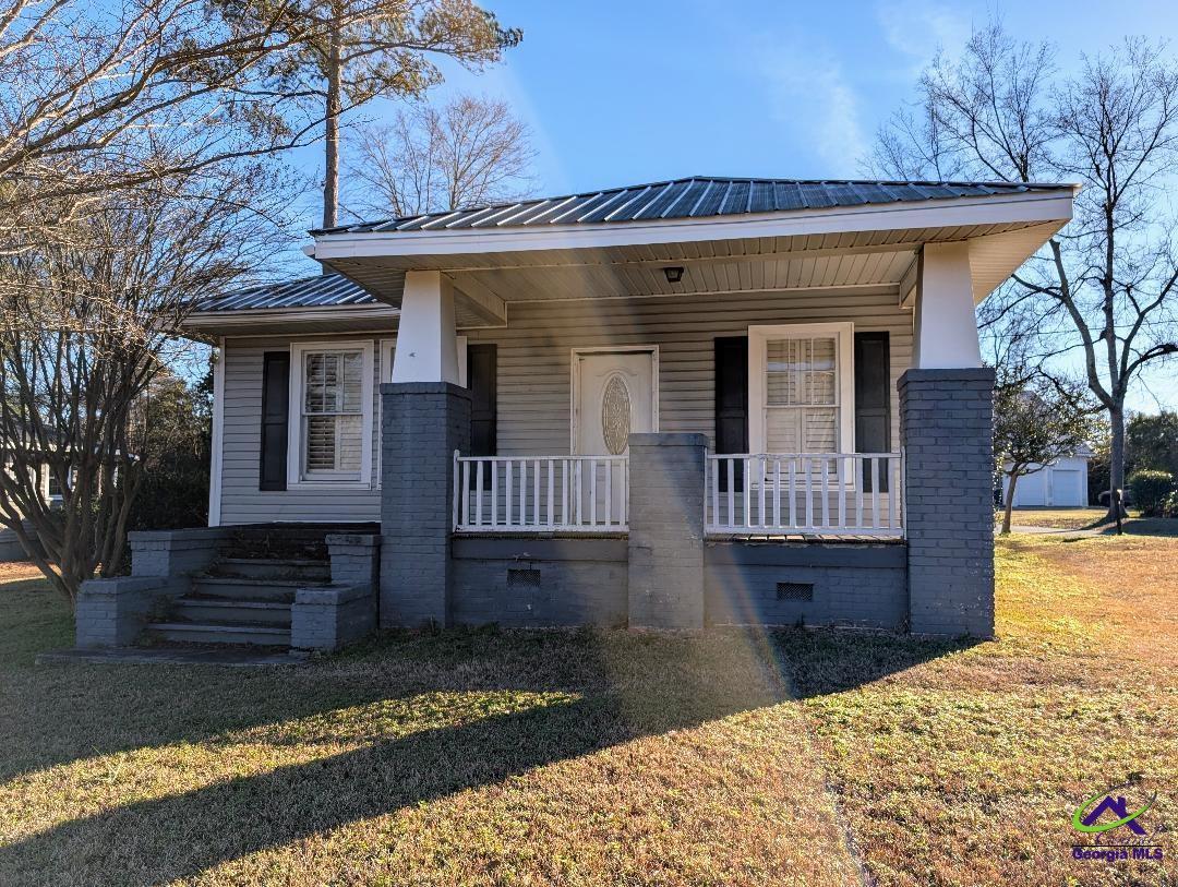 Photo - 1214 Main St