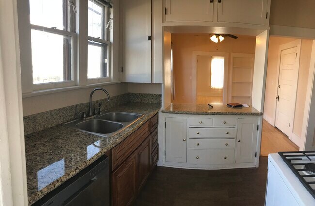 Photo - 215 W Washington Ave Unit 215