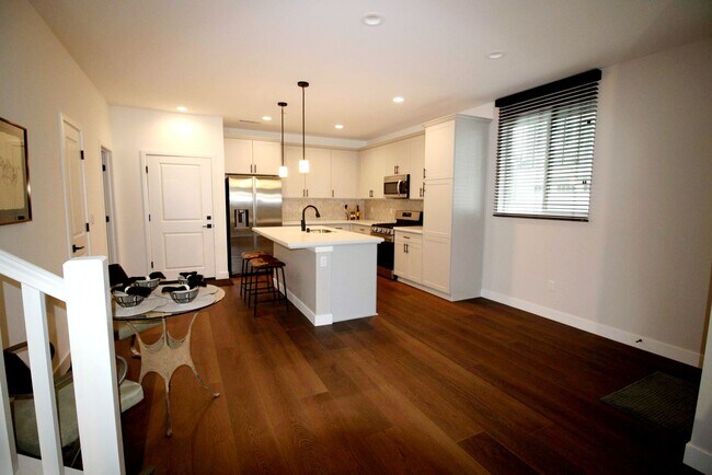 Photo - Beautiful Townhome off of Orcutt Rd w/ AC!