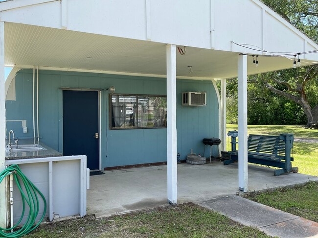 Building Photo - 35915 Hwy 11