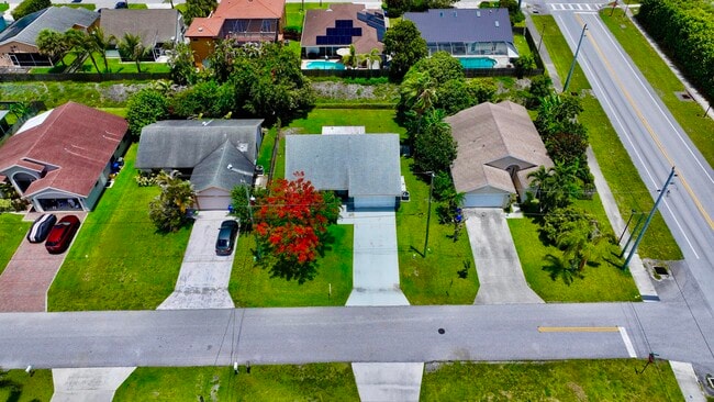 Photo - 6048 Garrett St