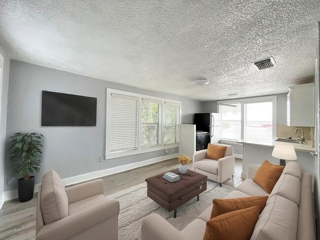 Photo - 5637 Birchman Ave