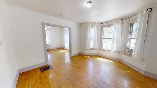 Photo - 564 S Ashley St