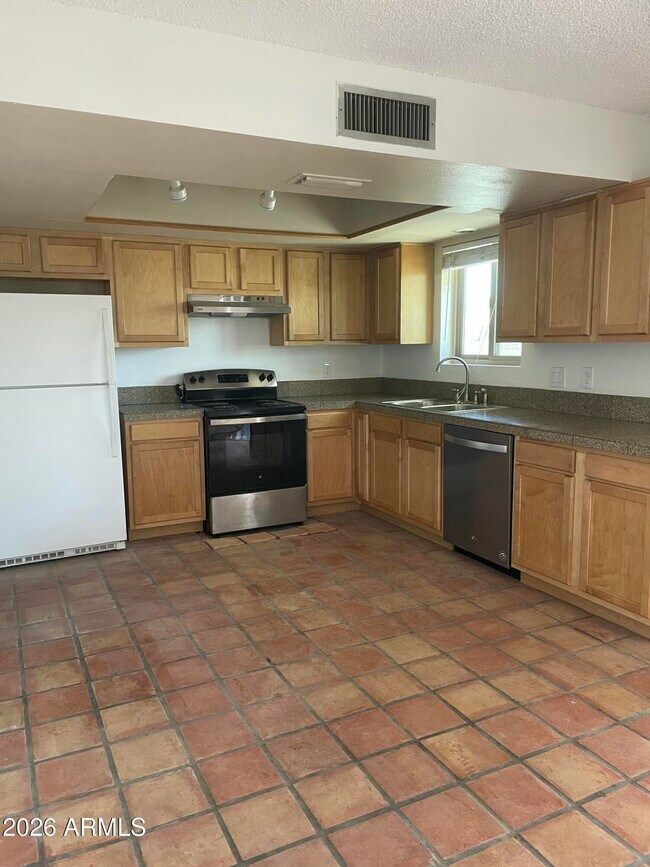 Photo - 2261 E Evergreen St
