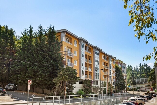 Building Photo - Beautiful 2 Bed 1.75 Bath Condo in Downtow...